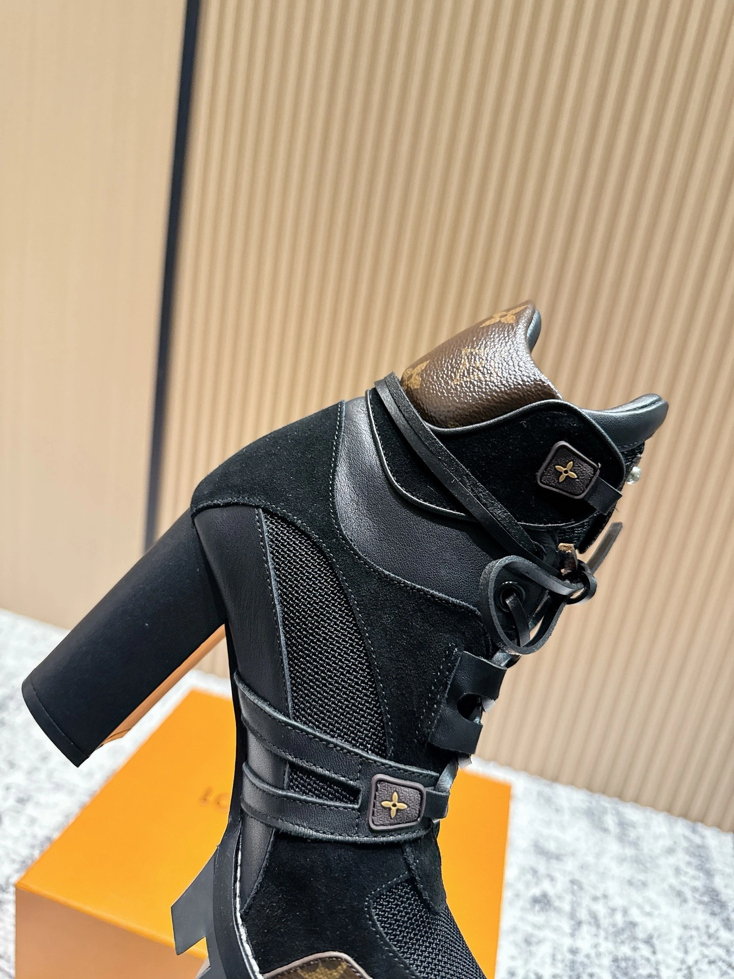 COCO-- 8V 1AABIT cowhide Heel height ：9cm Waterproof：2.5cm item:E-X362J2906